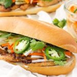 Вьетнамский куриный сандвич с маринованными овощами