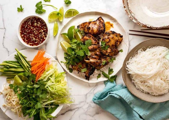 Вьетнамская курица с лемонграссом и лапшой