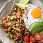 Жаренный рис по-индонезийски с курицей