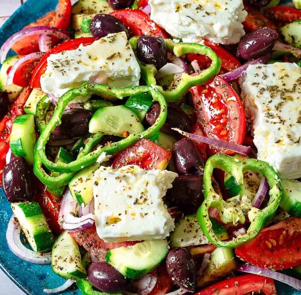 Греческий салат (традиционный рецепт Хориатики)